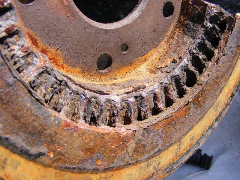 Severely corroded tone ring — teeth heavily rusted and degraded